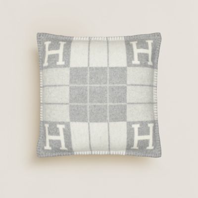 クッション 《イターク》 | Hermès - エルメス-公式サイト クッション 《イターク》 | Hermès - エルメス-公式サイト